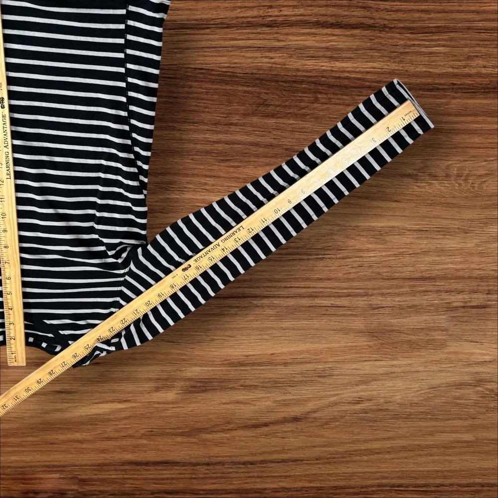 Lululemon Love Long Sleeve‎ Striped Black & White Narrow Bold Size Medium - Picture 3 of 5